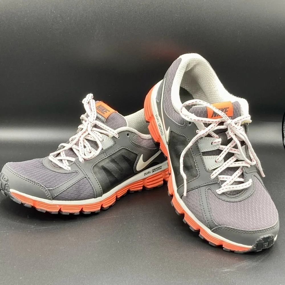 EUC NIKE Dual Fusion St 2 Running shoes, 6.5Y or‎ women's 8/8.5 NIKE